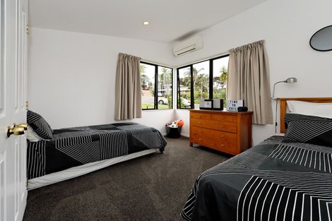 Photo of property in 24 Chamari Close, Titirangi, Auckland, 0604