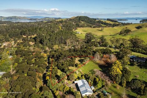 Photo of property in 13 Tramway Road, Coromandel, 3506