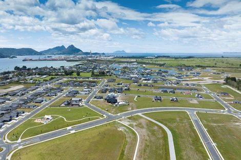 Photo of property in 15 Te Piriti Road, One Tree Point, 0118