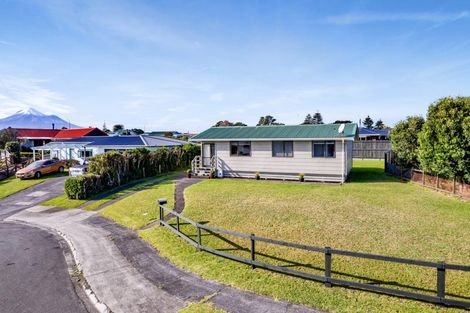Photo of property in 18 Pohutukawa Drive, Opunake, 4616