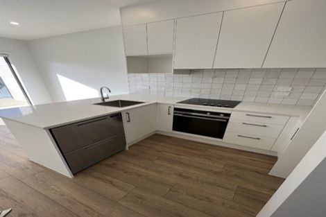 Photo of property in 4/28 Westgate Drive, Westgate, Auckland, 0614