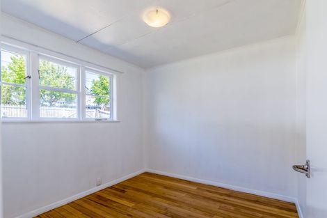 Photo of property in 18 Humphrey Kemp Avenue, Henderson, Auckland, 0612