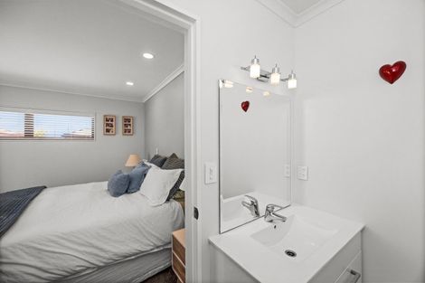 Photo of property in 9 Forbury Way, Taradale, Napier, 4112