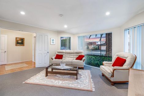 Photo of property in 2 Gunner Drive, Te Atatu Peninsula, Auckland, 0610