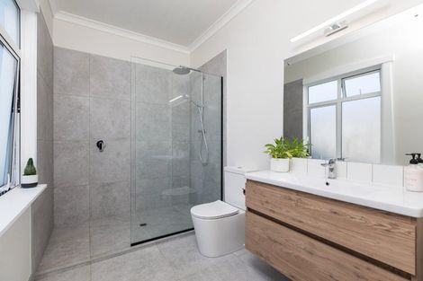 Photo of property in 92 Tukapa Street, Westown, New Plymouth, 4310