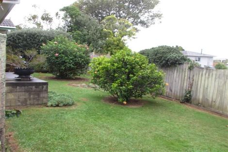 Photo of property in 2/42 Frank Evans Place, Henderson, Auckland, 0610
