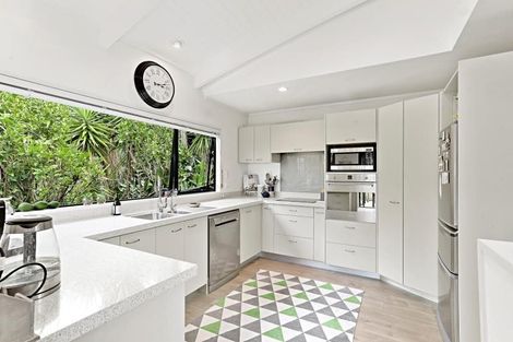 Photo of property in 15b Melandra Road, Stanmore Bay, Whangaparaoa, 0932