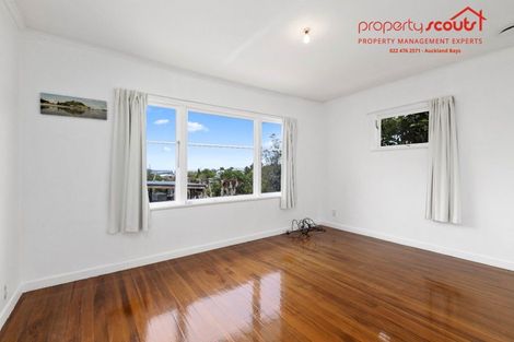 Photo of property in 537 Glenfield Road, Glenfield, Auckland, 0629
