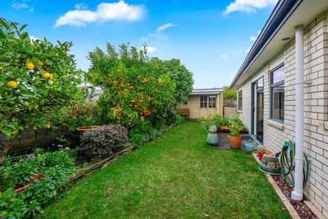 Photo of property in 14 Francis Skinner Place, Orewa, 0931