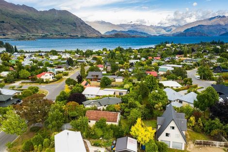 Photo of property in 18 Hunter Crescent, Wanaka, 9305