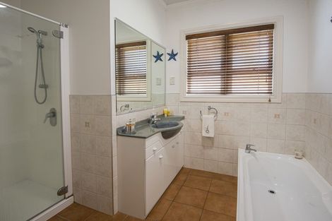 Photo of property in 25 Harbour View Road, Onerahi, Whangarei, 0110