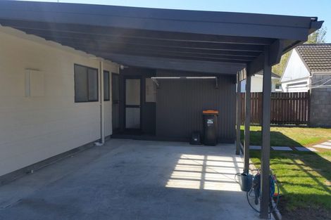 Photo of property in 60 Hillcrest Drive, Kelvin Grove, Palmerston North, 4414
