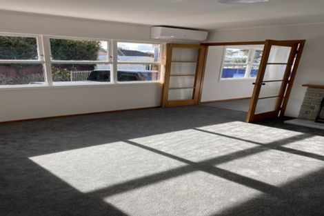 Photo of property in 20 Ocean View Road, Northcote, Auckland, 0627