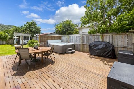 Photo of property in 27 Kentucky Street, Totara Park, Upper Hutt, 5018