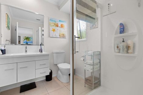 Photo of property in 28 Seabreeze Place, Papamoa Beach, Papamoa, 3118