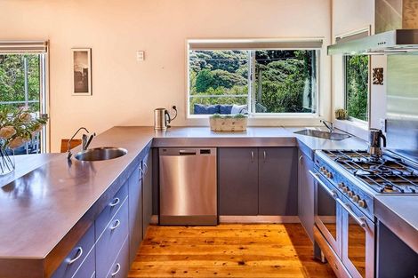 Photo of property in 101 Cluny Road, Plimmerton, Porirua, 5026