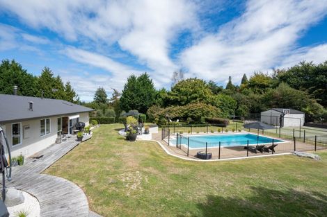 Photo of property in 142 Gillespie Place, Acacia Bay, Taupo, 3385