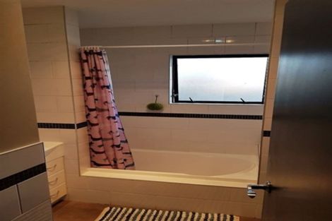 Photo of property in 19a Glenhaven Place, Te Atatu Peninsula, Auckland, 0610