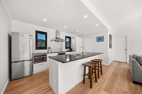 Photo of property in 32 Burgundy Drive, Martinborough, 5711