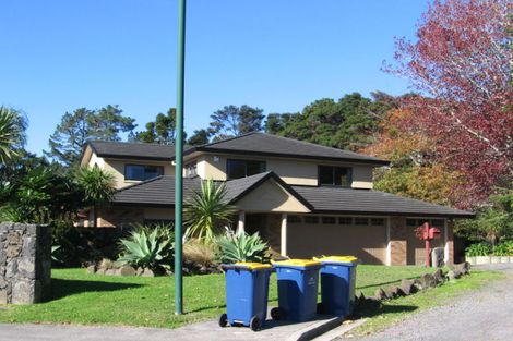 Photo of property in 16 Greenwoods Close, Titirangi, Auckland, 0604