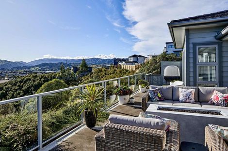 Photo of property in 10 Madeira Close, Whitby, Porirua, 5024