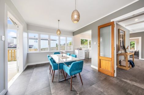 Photo of property in 21 Cambridge Road, Riverhead, 0820