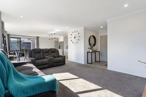 Photo of property in 2 Winstone House Road, Paerata, 2124