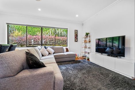 Photo of property in 5 Fern Lane, Whalers Gate, New Plymouth, 4310