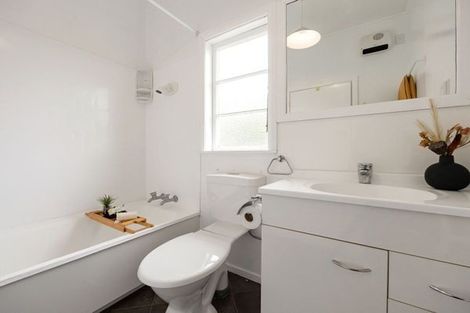 Photo of property in 16a Bains Avenue, Hamilton East, Hamilton, 3216