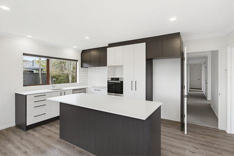 Photo of property in 4 Glen Loch Place, Paraparaumu, 5032