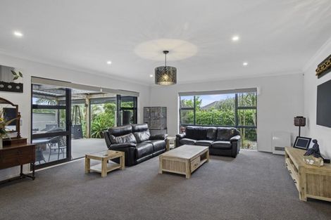 Photo of property in 32 Lough Bourne Drive, Pukekohe, 2120