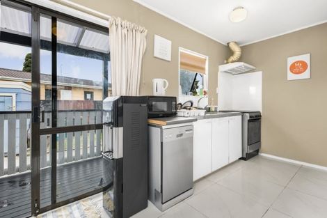 Photo of property in 2/10 Hatherley Place, Clendon Park, Auckland, 2103