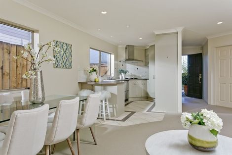 Photo of property in 2/11 Camelot Place, Glenfield, Auckland, 0629