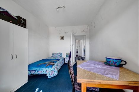 Photo of property in Devonport Apartments, 50/127 Saint Aubyn Street, New Plymouth, 4310