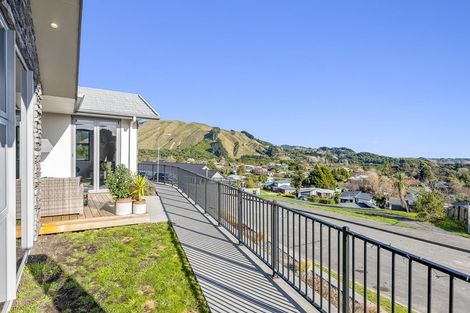 Photo of property in 99 Kakariki Grove, Waikanae, 5036