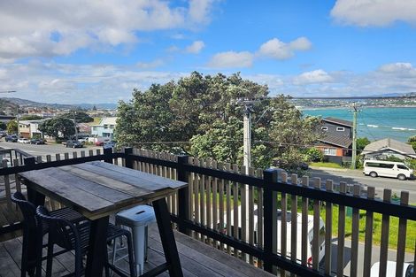 Photo of property in 276 Queens Drive, Lyall Bay, Wellington, 6022