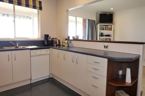 Photo of property in 8 Tui Crescent, Waikanae, 5036