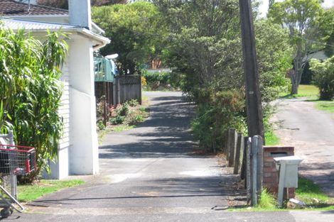 Photo of property in 2/27 Hutchinson Avenue, New Lynn, Auckland, 0600