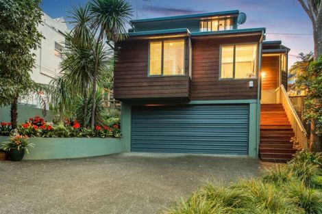 Photo of property in 1/16 Glade Place, Birkenhead, Auckland, 0626