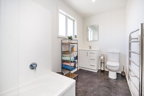 Photo of property in 18 Somerset Crescent, Highbury, Palmerston North, 4412