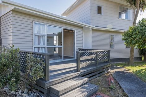 Photo of property in 9 Featherston Street, Levin, 5510