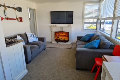 Photo of property in 90 Seventh Avenue, Urenui, 4377