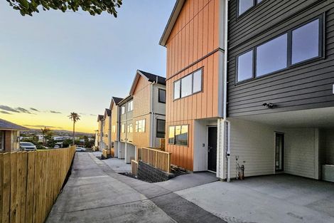 Photo of property in 7c Gulf Crest, Bucklands Beach, Auckland, 2012