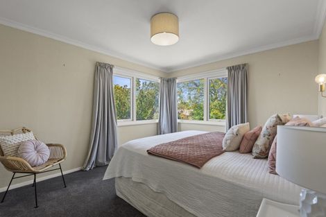 Photo of property in 1 Athlone Place, Hokowhitu, Palmerston North, 4410