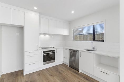 Photo of property in 2f Stokes Avenue, Te Atatu Peninsula, Auckland, 0610