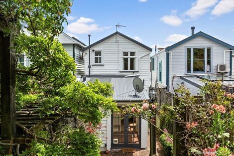 Photo of property in 18 Hawker Street, Mount Victoria, Wellington, 6011
