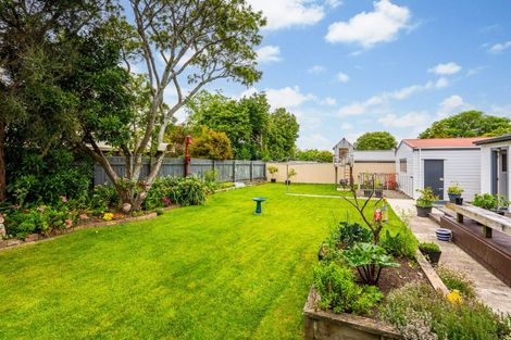 Photo of property in 114 Pahiatua Street, Hokowhitu, Palmerston North, 4410