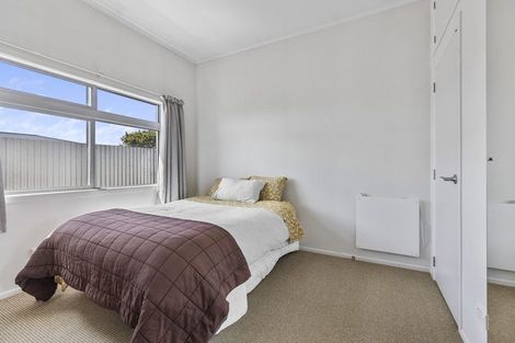 Photo of property in 8 Blenheim Place, Vogeltown, New Plymouth, 4310