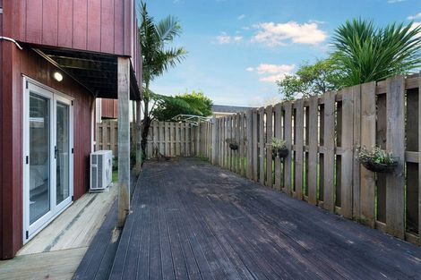 Photo of property in 76n Edmonton Road, Henderson, Auckland, 0612