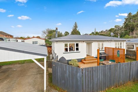 Photo of property in 24 Woodside Road, Massey, Auckland, 0614